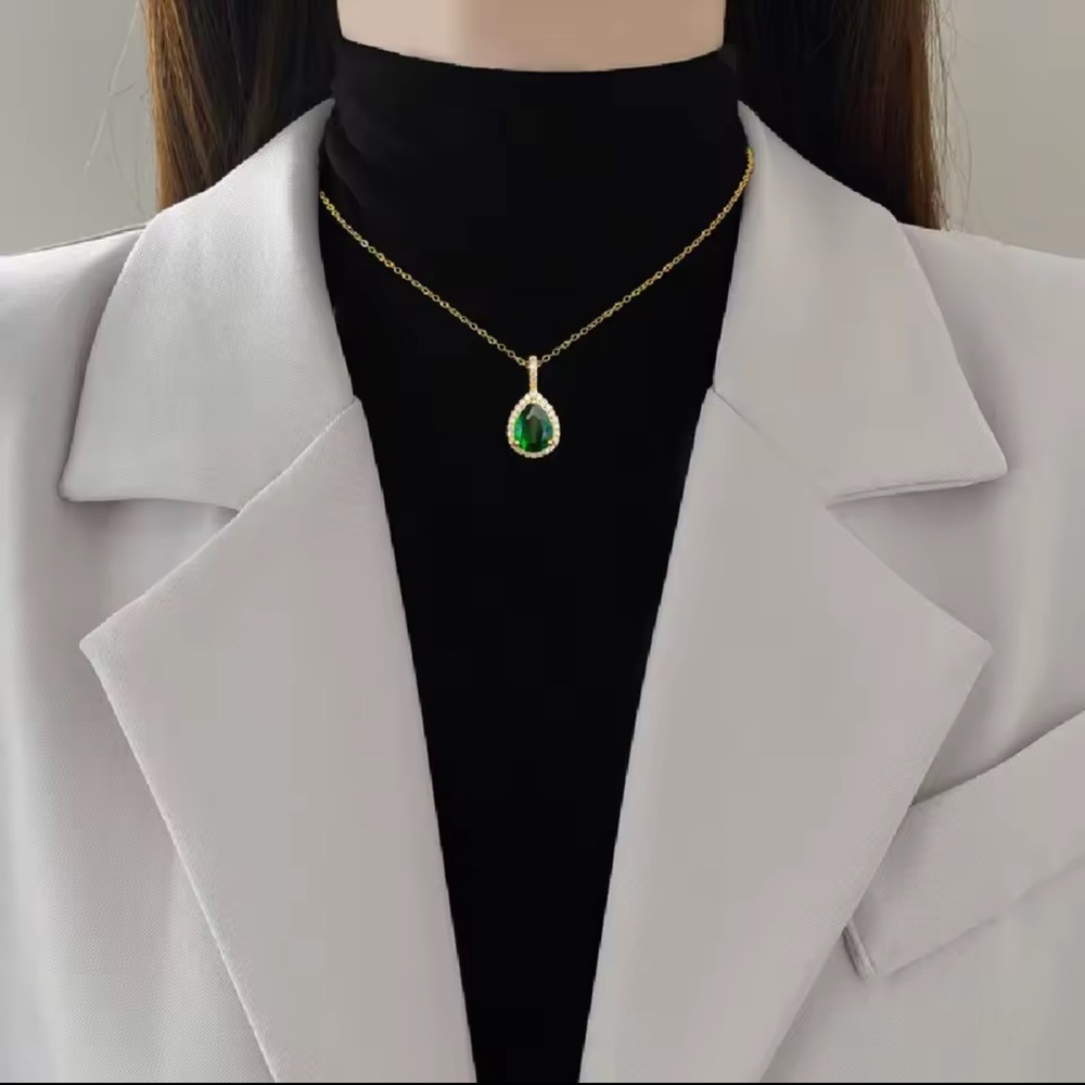Green Water Droplet Zircon Pendant Necklace Earrings Set

Stainless Steel - Picture 10 of 10